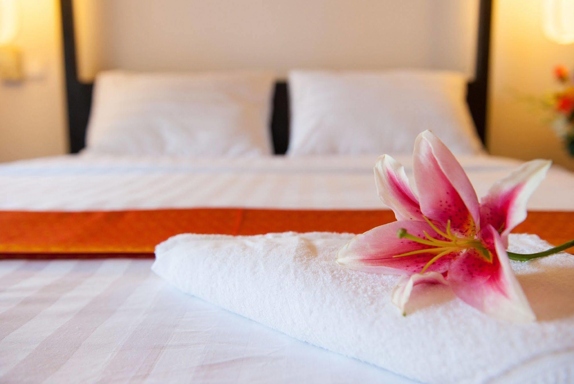 Villa Silk Road Hotel Phnom Penh Ngoại thất bức ảnh